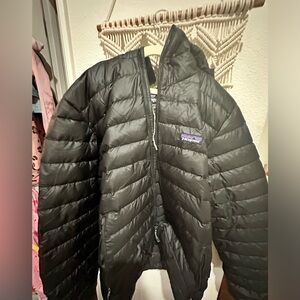 Medium Patagonia puffer- barely worn. Insulated hooded and waterproof.